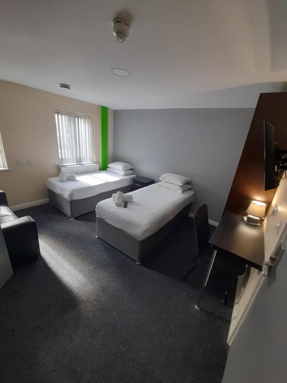 Lymedale Suites Studios & Aparthotel in NEWCASTLE UNDER LYME & STOKE - Two-Bedroom Suite
