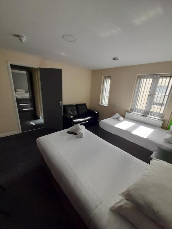 Lymedale Suites Studios & Aparthotel in NEWCASTLE UNDER LYME & STOKE - Family Suite