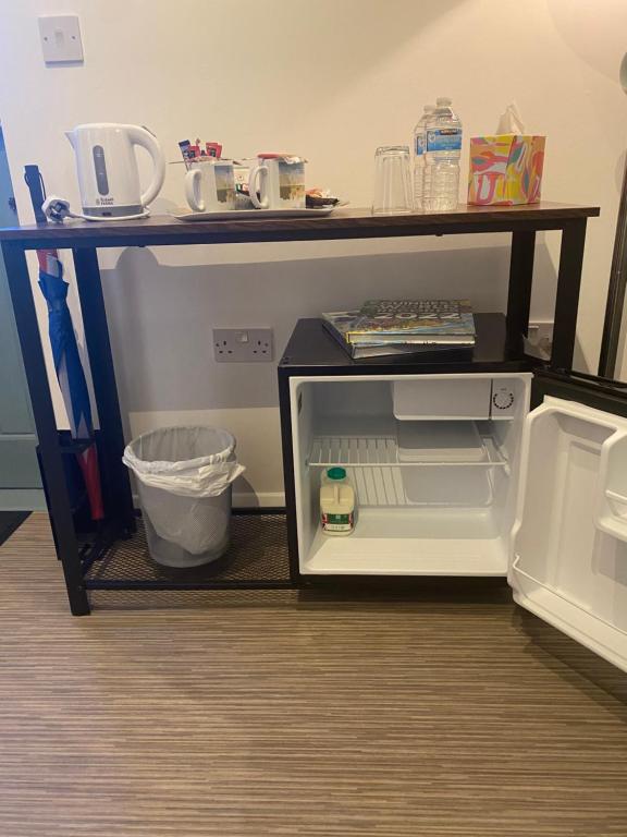 Self-contained, Framlingham Snug, Private Parking, no cooking facilities 4