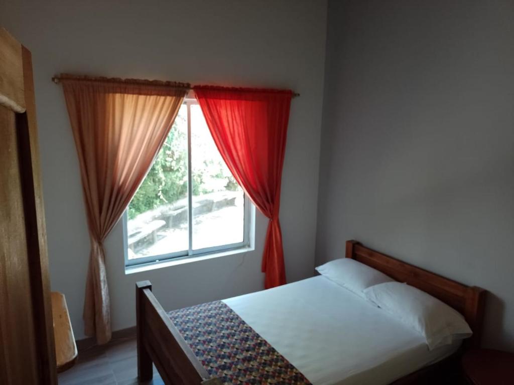 Voodi või voodid majutusasutuse Sendero del Rio Finca Hotel toas