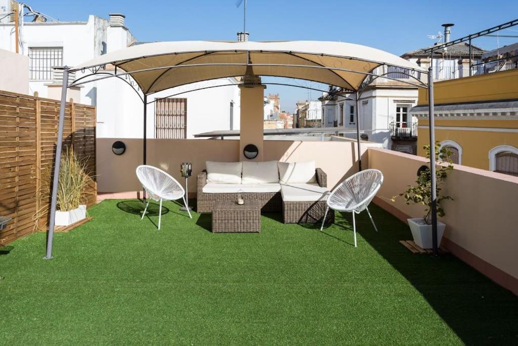 Apartamentos ESSE Ático. Precioso ático con terraza en pleno centro en Sevilla, Andalucía