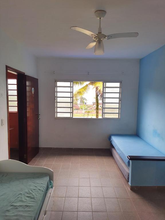 Giường trong phòng chung tại Chalé Bem Brasil