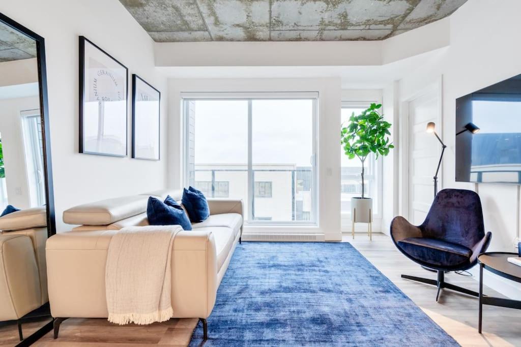 a living room with a couch and a chair at Initial / Fleuriste +Parking / Centre-ville Qc in Quebec City