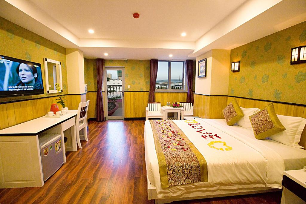 TV a/nebo společenská místnost v ubytování Golden Rain 2 Hotel