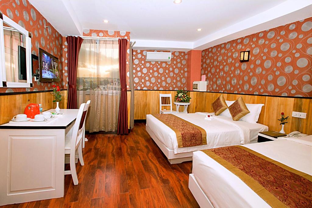 Postel nebo postele na pokoji v ubytování Golden Rain 2 Hotel