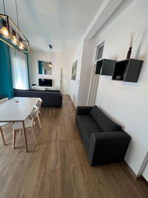 Zdjęcie z galerii obiektu Luxurious 2 rooms - Direct Town Hall - Old Port - w Marsylii
