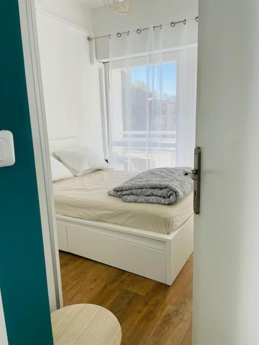 Zdjęcie z galerii obiektu Luxurious 2 rooms - Direct Town Hall - Old Port - w Marsylii