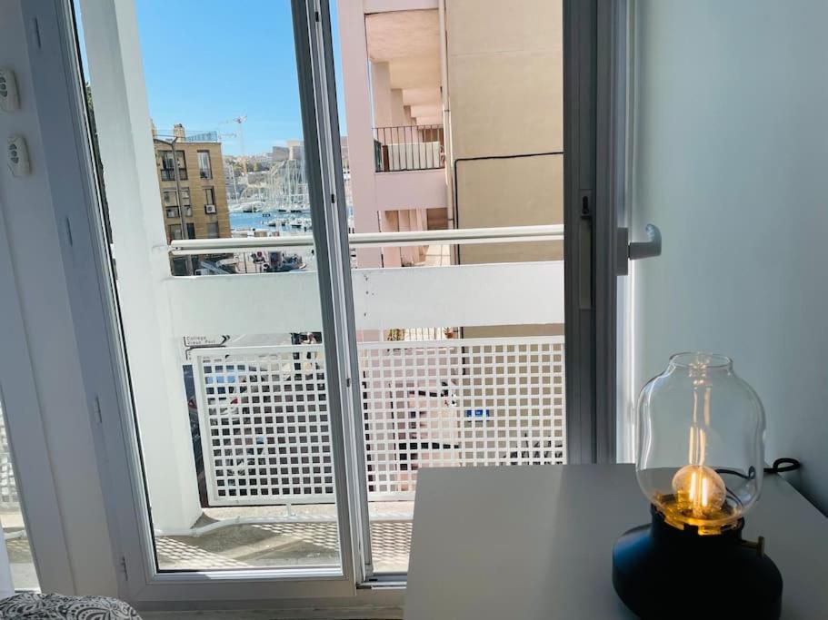 Zdjęcie z galerii obiektu Luxurious 2 rooms - Direct Town Hall - Old Port - w Marsylii