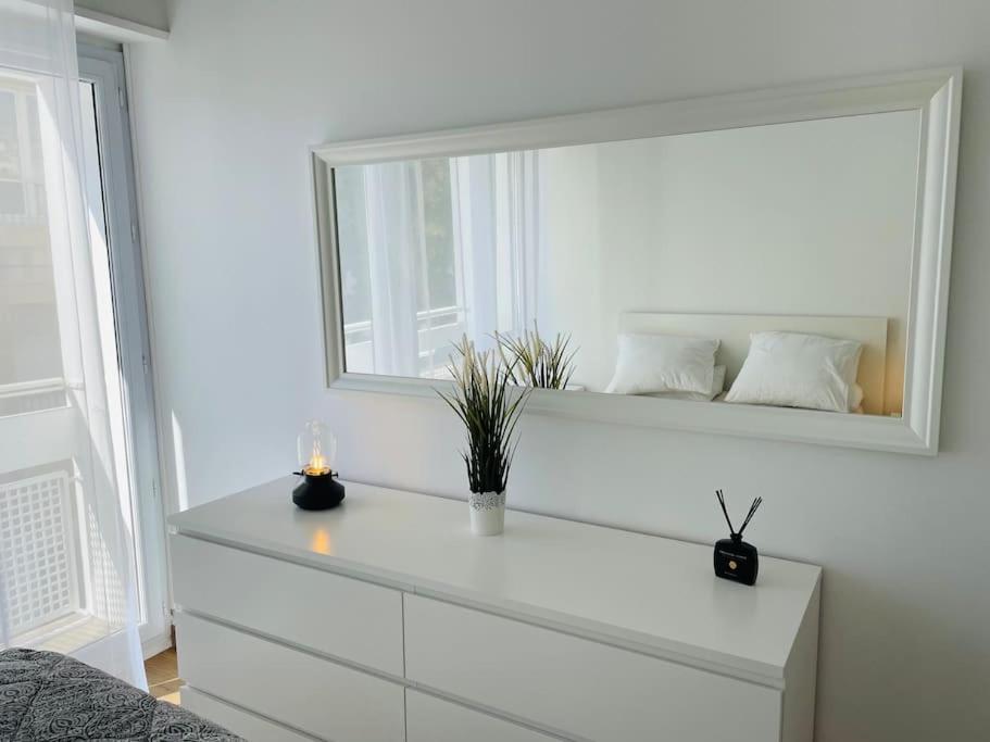 Zdjęcie z galerii obiektu Luxurious 2 rooms - Direct Town Hall - Old Port - w Marsylii