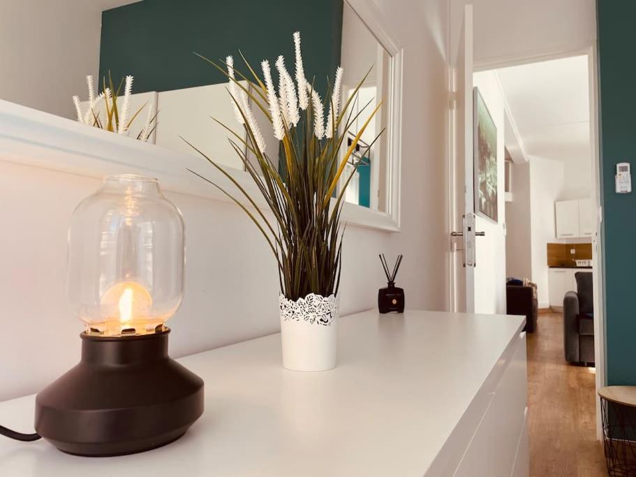 Zdjęcie z galerii obiektu Luxurious 2 rooms - Direct Town Hall - Old Port - w Marsylii