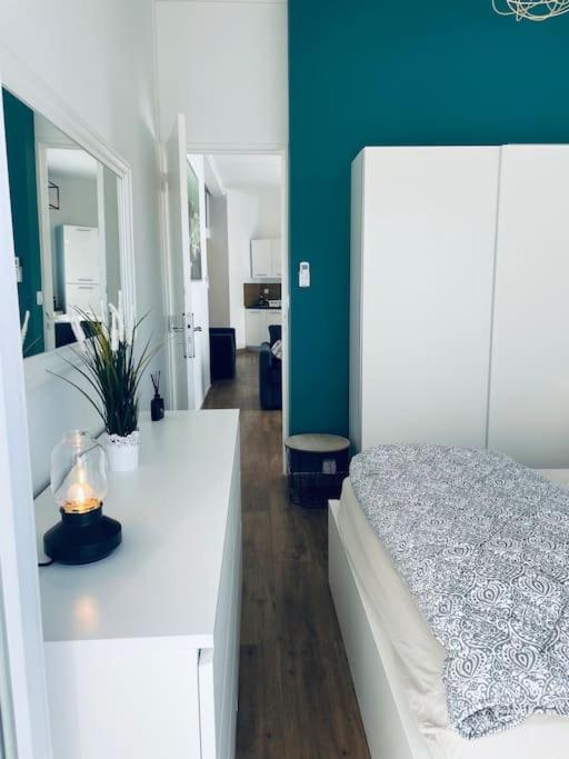 Zdjęcie z galerii obiektu Luxurious 2 rooms - Direct Town Hall - Old Port - w Marsylii