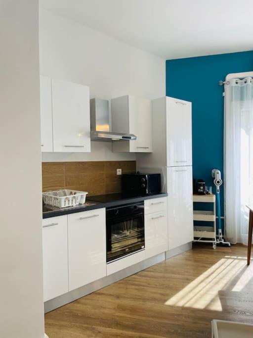 Zdjęcie z galerii obiektu Luxurious 2 rooms - Direct Town Hall - Old Port - w Marsylii