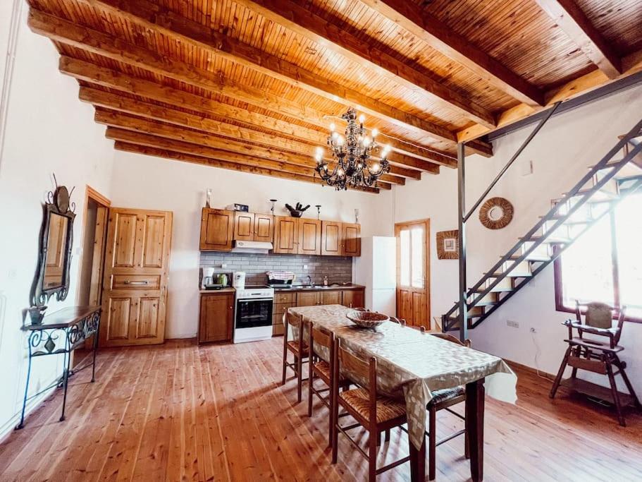 Kuchyň nebo kuchyňský kout v ubytování PANOS PALACE