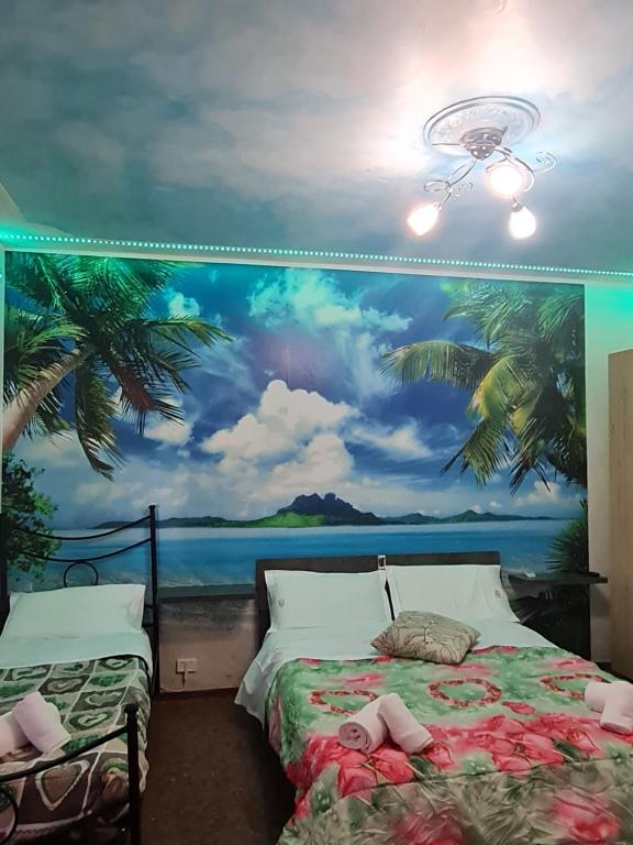 1 dormitorio con un mural del océano en Casa vacanza Orio al Serio Bergamo, en Orio al Serio