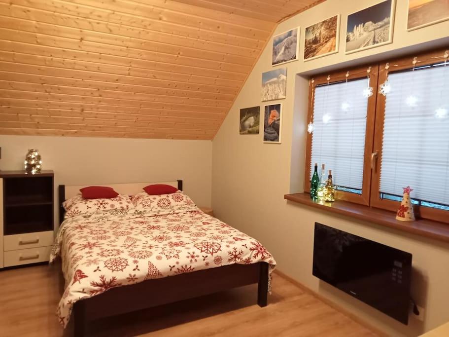 Postel nebo postele na pokoji v ubytování Przestronny Dom w gorach w sercu Karkonoszy