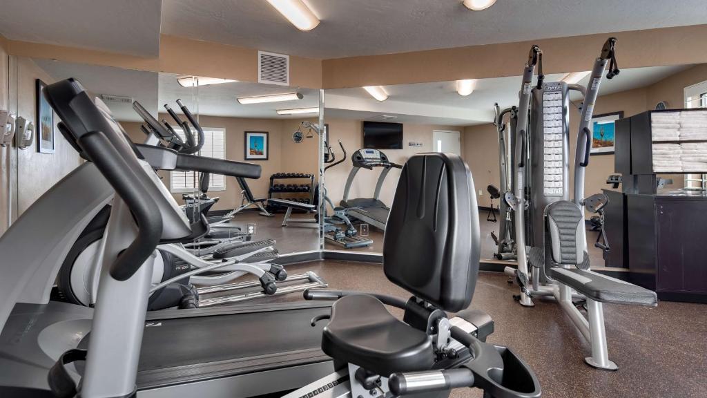 Fitness centrum a/nebo fitness zařízení v ubytování Best Western View of Lake Powell Hotel