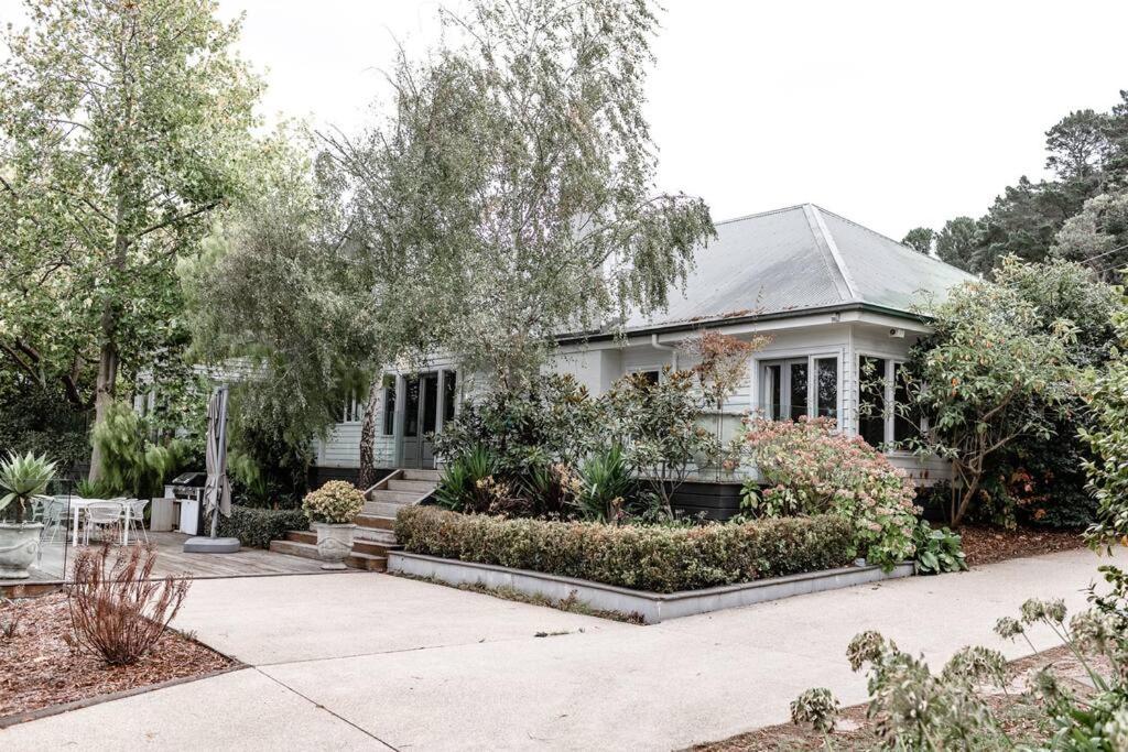 Nest on the Hill A Luxurious Escape, Red Hill South (updated prices 2024)