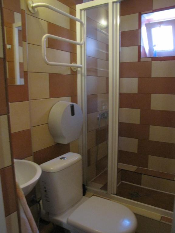 Koupelna v ubytování Mikalo House