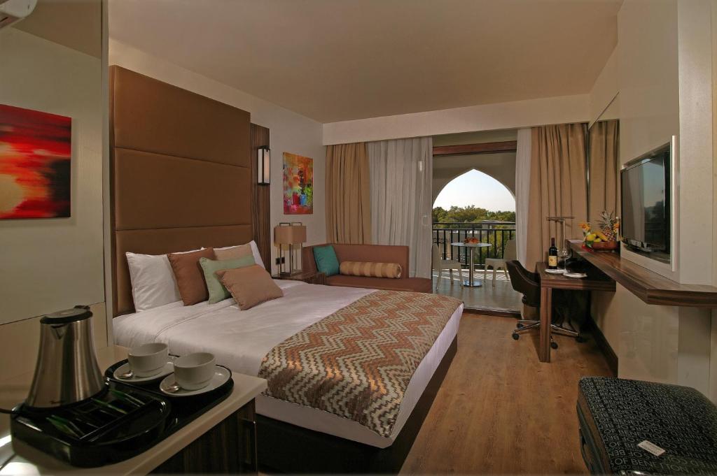 Ramada Resort by Wyndham Akbuk - All Inclusive - Salle Familiale Avec Vue Sur Le Terrain