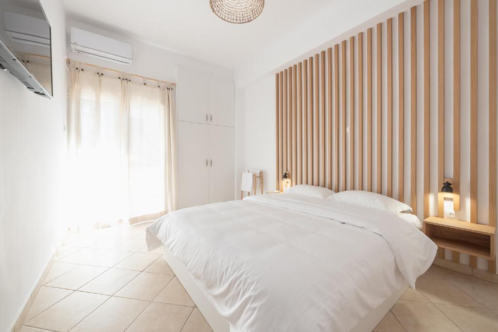 A bed or beds in a room at ATHENIAN HOME Near Acropolis