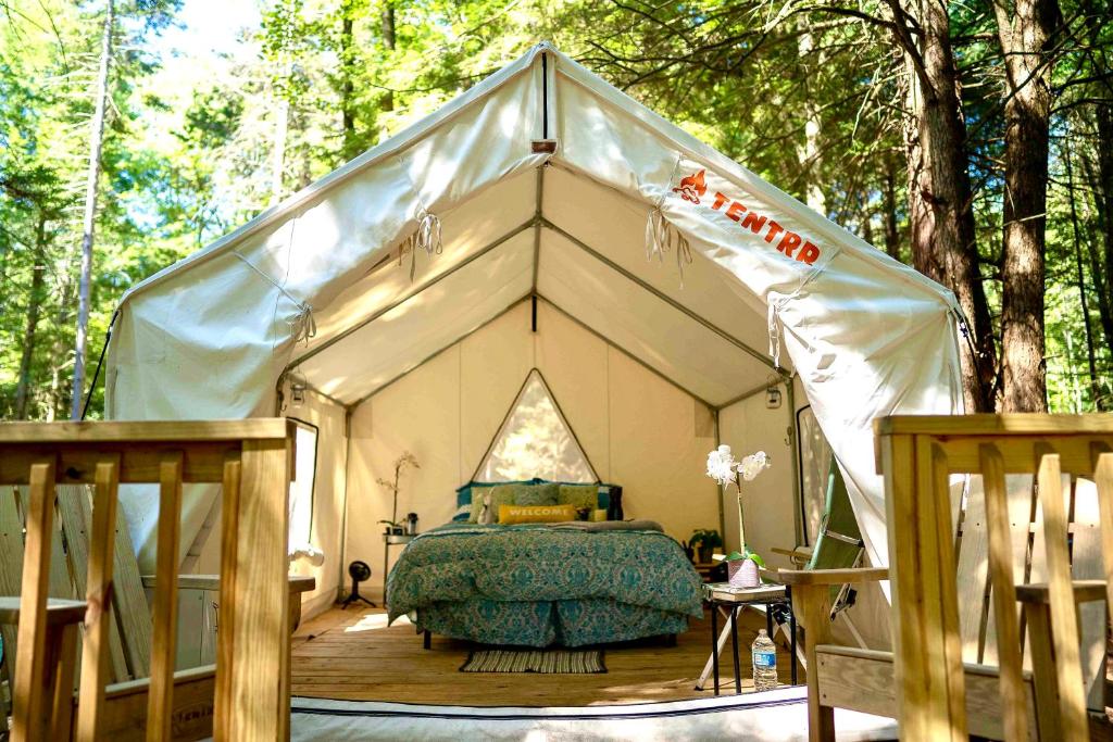 Luxury tent Tentrr Signature Site - Ramble On at the Tentrr Catskill  Retreat - Single Camp, Swan Lake, NY - Booking.com