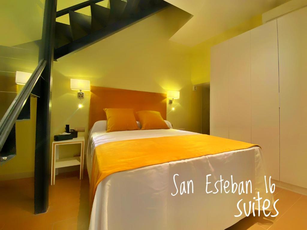 Postel nebo postele na pokoji v ubytování TRIPLEX SAN ESTEBAN 16 SEÑORIAL