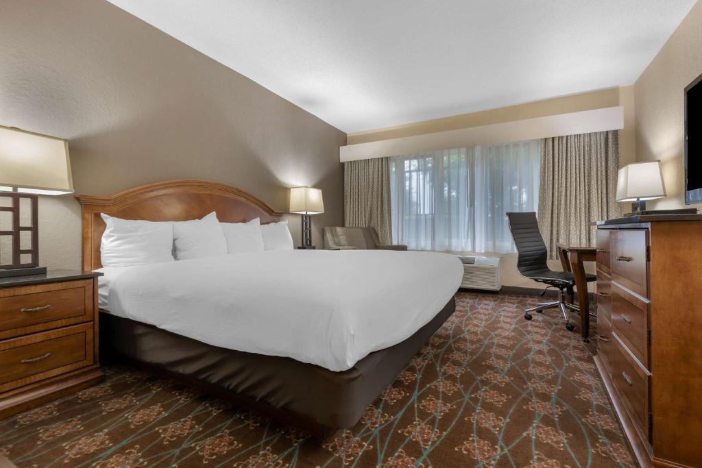 Best Western University Inn - Chambre Royale Avec Salle De Bain Spa