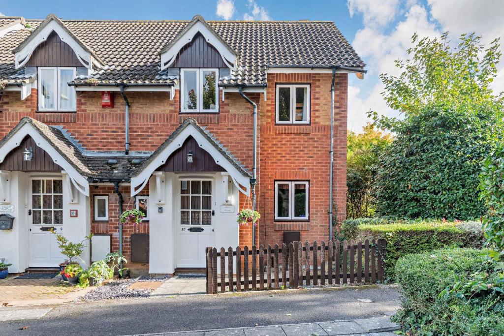 Rowan Cottage, Barton on Sea (updated prices 2024)