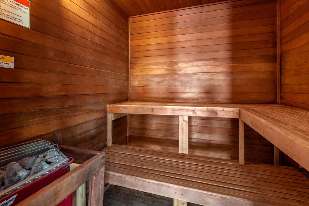 Best Western PLUS Sparta Trail Lodge photo