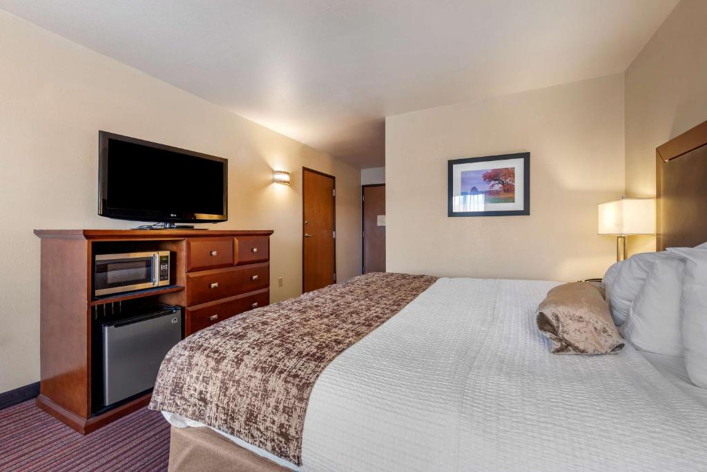 Best Western PLUS Sparta Trail Lodge photo