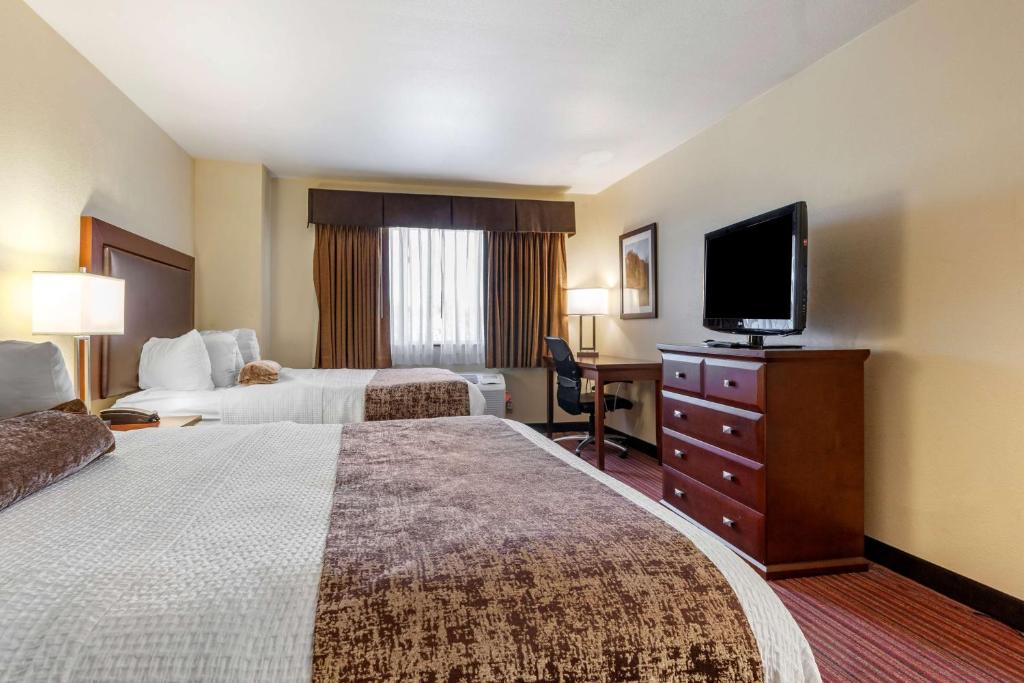 Best Western PLUS Sparta Trail Lodge - Gran Sala De Reina Con Dos Camas Queen