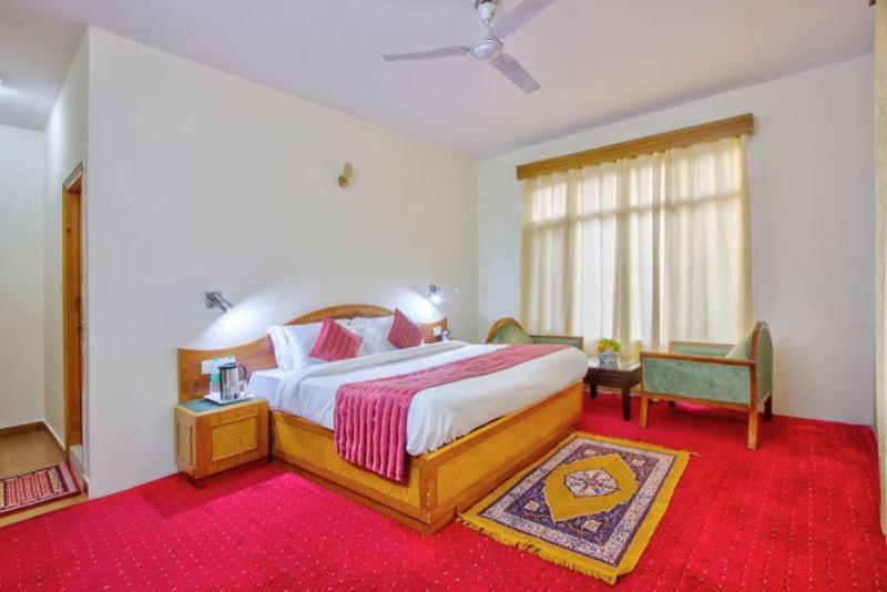 Postel nebo postele na pokoji v ubytování Ayushman Hotels