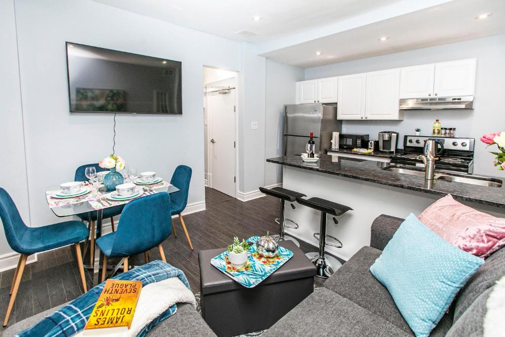 Apartment Newly Renovated 2BR Units Steps to Little Italy, Ottawa, Canada