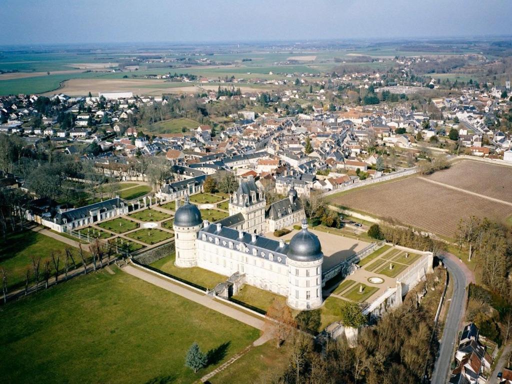an aerial view of a large white building with domes at Gîte Valençay, 4 pièces, 6 personnes - FR-1-591-148 in Valençay