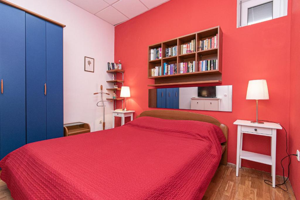 Postel nebo postele na pokoji v ubytování Apartments by the sea Drasnice, Makarska - 6652