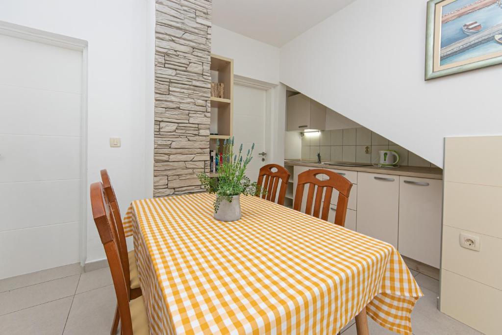 Fotografie z fotogalerie ubytování Apartments by the sea Drasnice, Makarska - 6652 v destinaci Drasnice
