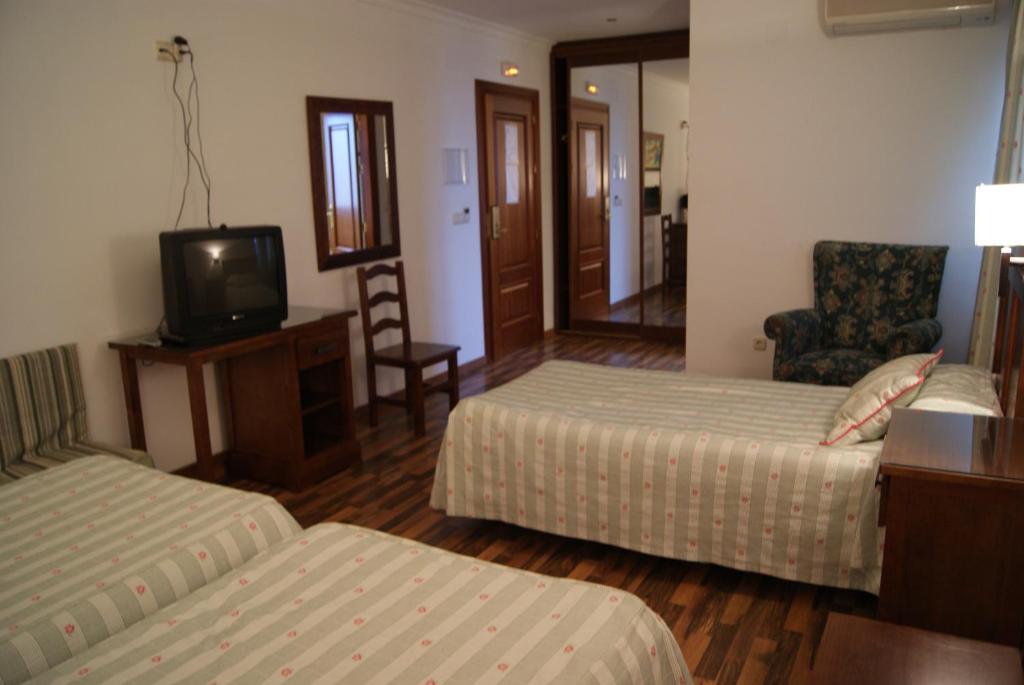 Postel nebo postele na pokoji v ubytování Hotel Mulhacen