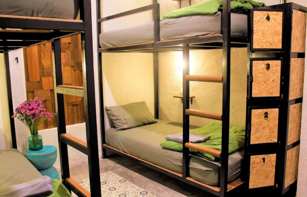 Postel nebo postele na pokoji v ubytování Supermoon Cozy Hostel