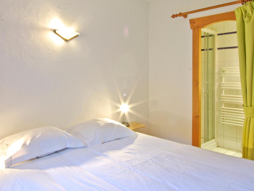 Posteľ alebo postele v izbe v ubytovaní Appartement de charme 6 pers. face au Mont-Blanc, à 750m du centre - balcon et parking inclus - FR-1-343-169