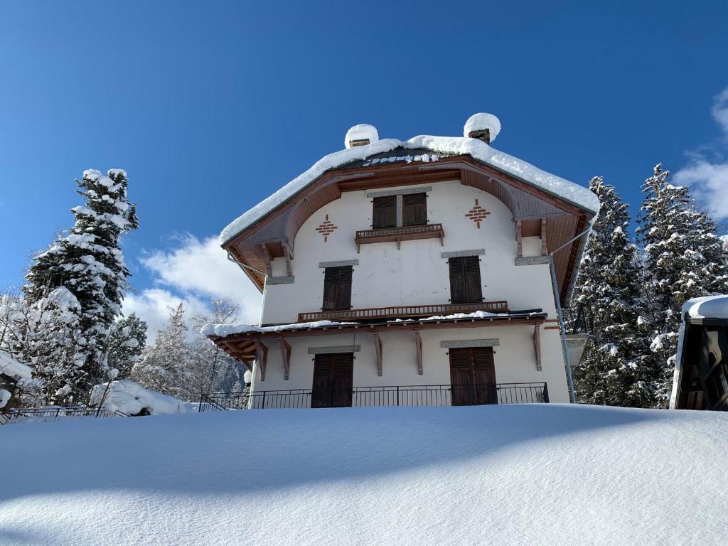 Obiekt Charmant T3 rénové avec jardin, parking & wifi à Chamonix - FR-1-343-206 zimą