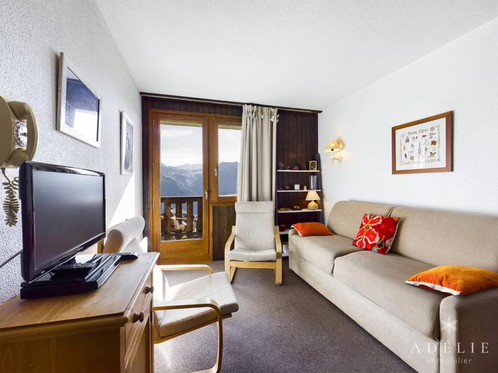 Zdjęcie z galerii obiektu Charmant T2 au pied des pistes avec balcon, plein sud et Wifi - FR-1-398-651 w mieście Montvalezan