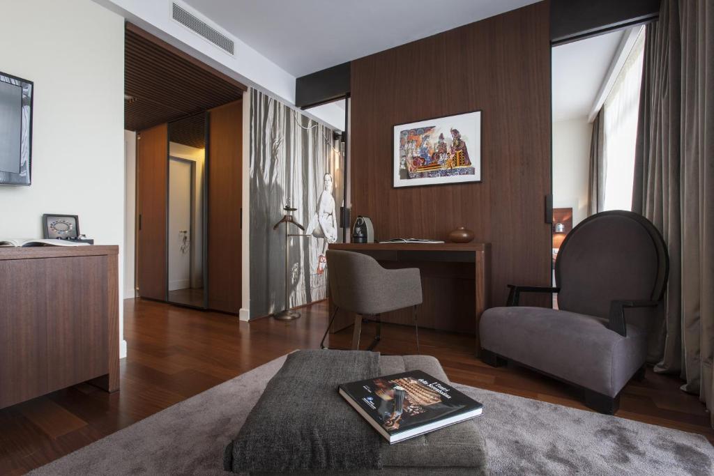 TV a/nebo společenská místnost v ubytování Hotel Milano Scala