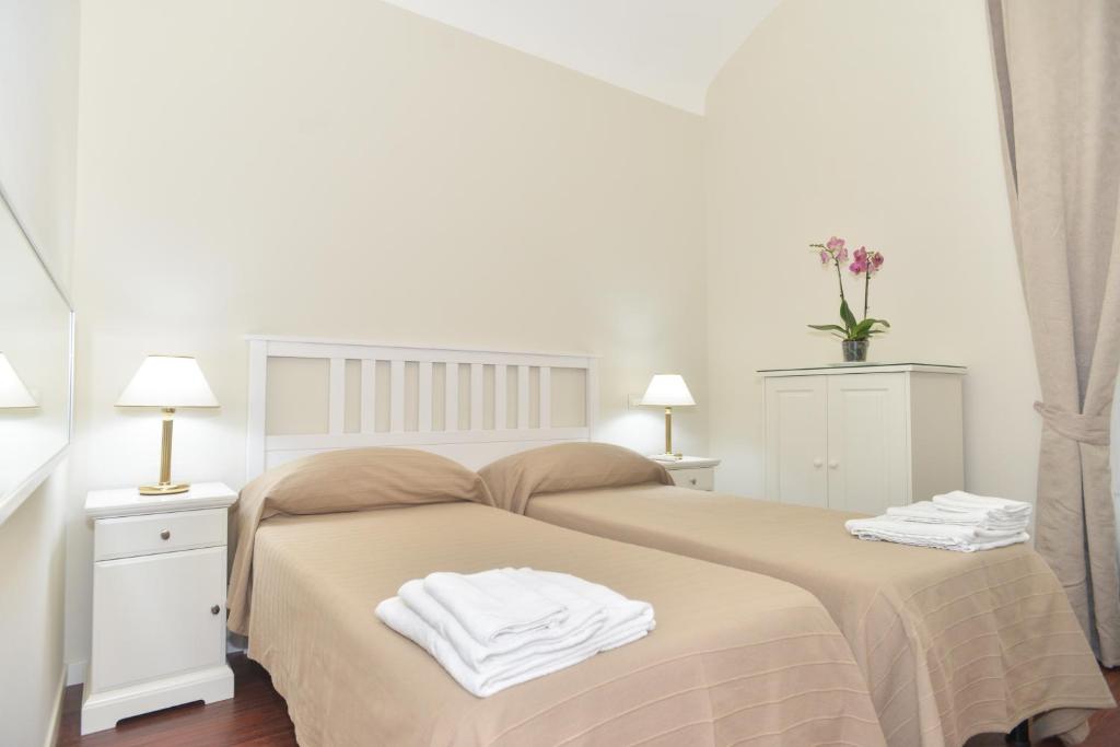 A bed or beds in a room at Romebest