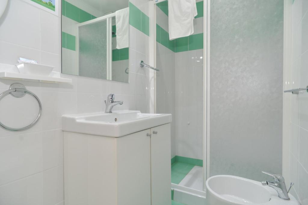 A bathroom at Romebest