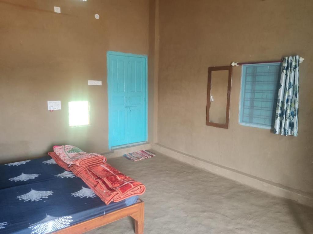 Postel nebo postele na pokoji v ubytování ShivaRewa Village stay