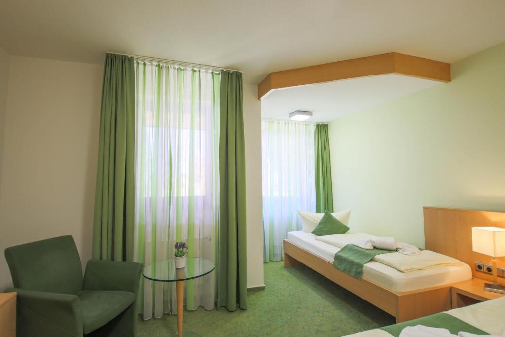 Postel nebo postele na pokoji v ubytování Panorama Hotel Winterberg