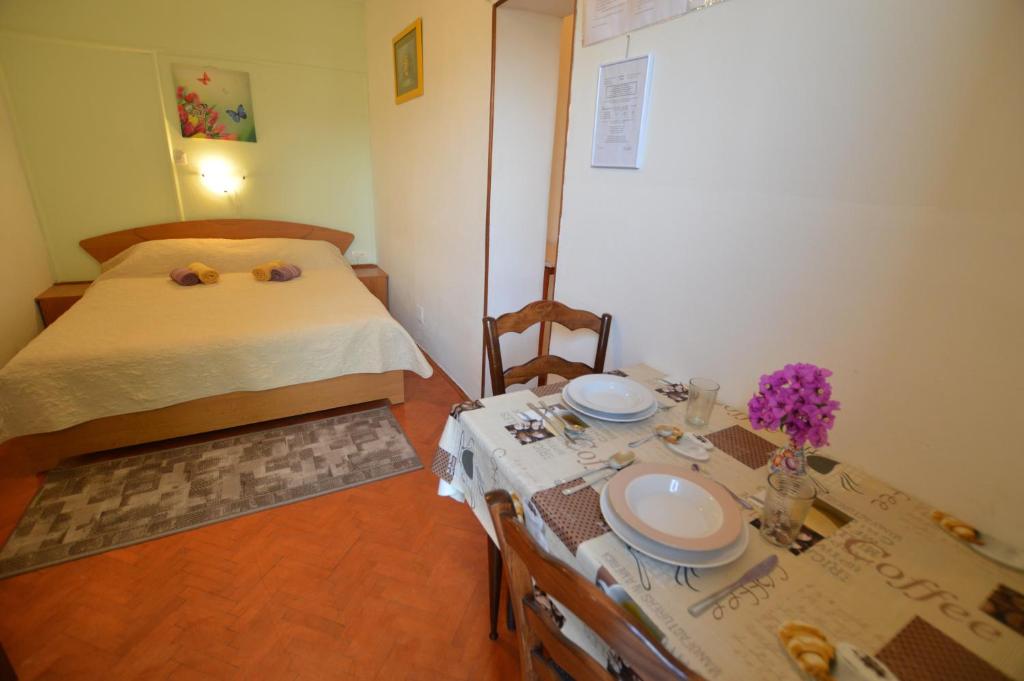 Posteľ alebo postele v izbe v ubytovaní Apartment Vivoda