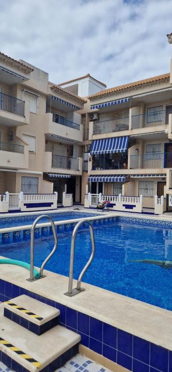 Bazén v ubytovaní Apartamenty Deluxe - Los Naufragos -Torrevieja Costa Blanca alebo v jeho blízkosti