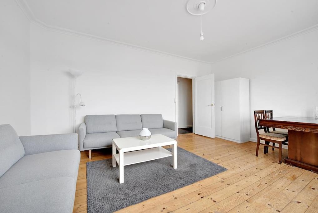 Lovely 1bedroom apartment in Lyngby center, Kongens Lyngby (updated