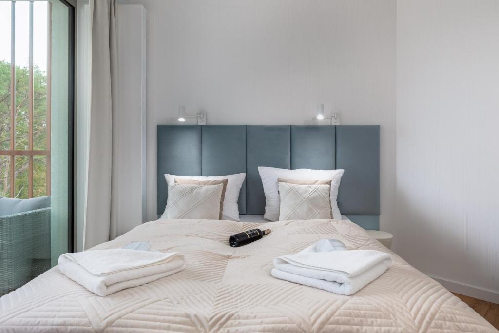 Łóżko lub łóżka w pokoju w obiekcie Apartments Mazowiecka Pobierowo by Noclegi Renters